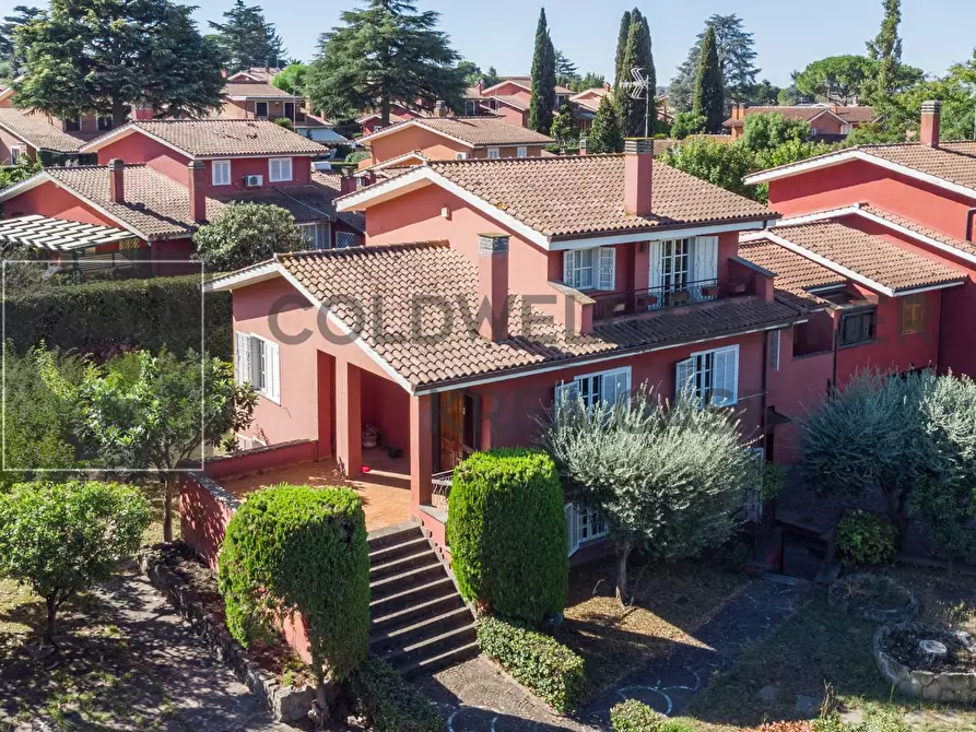 Immagine 1 di Villa in vendita  in Via del Pescheto a Ciampino