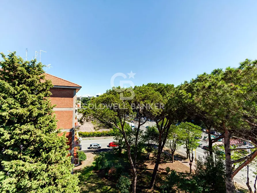 Immagine 5 di Appartamento in vendita  in Viale Dei Primati Sportivi a Roma