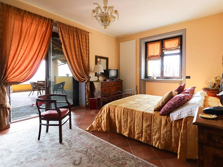 Immagine 21 di Villa in vendita  in Località riviera a Monforte D'alba