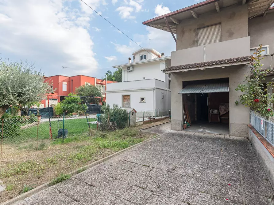 Immagine 20 di Rustico / casale in vendita  in Via Emilia Romagna a Cattolica