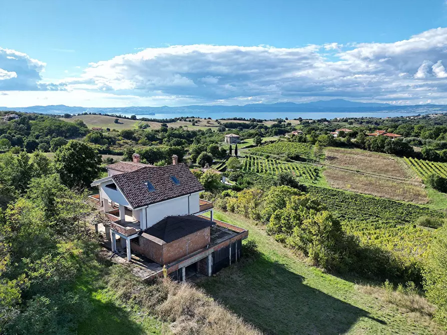 Immagine 1 di Villa in vendita  in Poggio della Frusta a Montefiascone