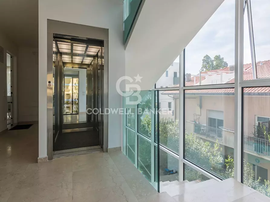Immagine 22 di Appartamento in vendita  in Viale Cavour a Riccione