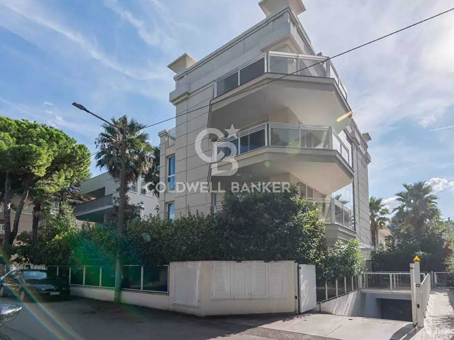 Immagine 24 di Appartamento in vendita  in Viale Cavour a Riccione