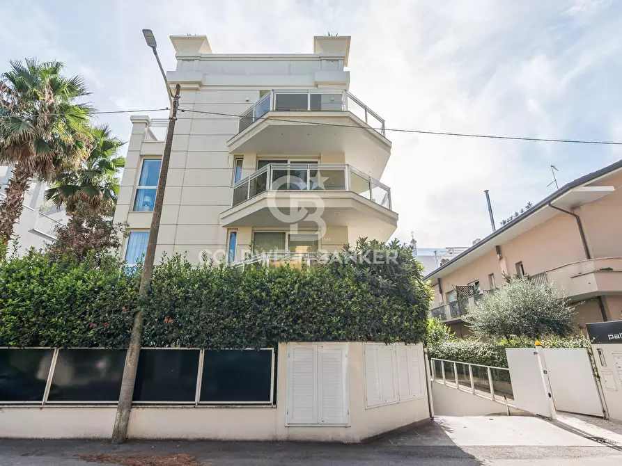 Immagine 25 di Appartamento in vendita  in Viale Cavour a Riccione