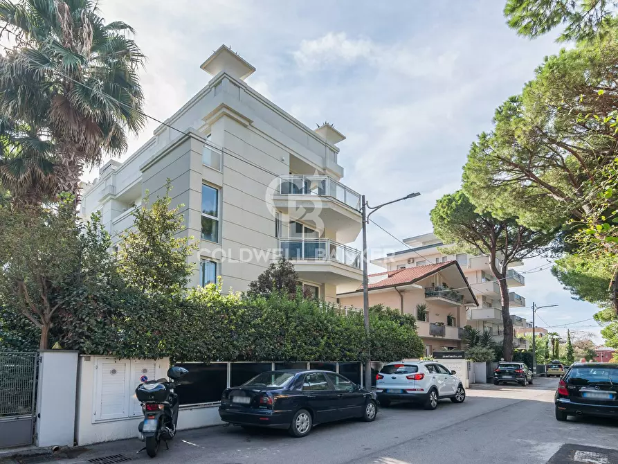 Immagine 26 di Appartamento in vendita  in Viale Cavour a Riccione