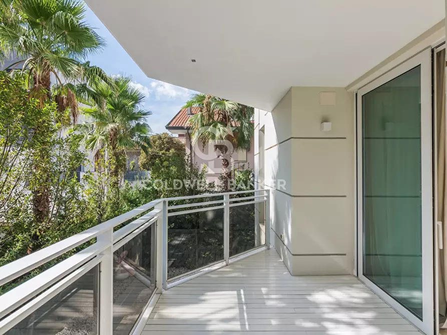 Immagine 27 di Appartamento in vendita  in Viale Cavour a Riccione