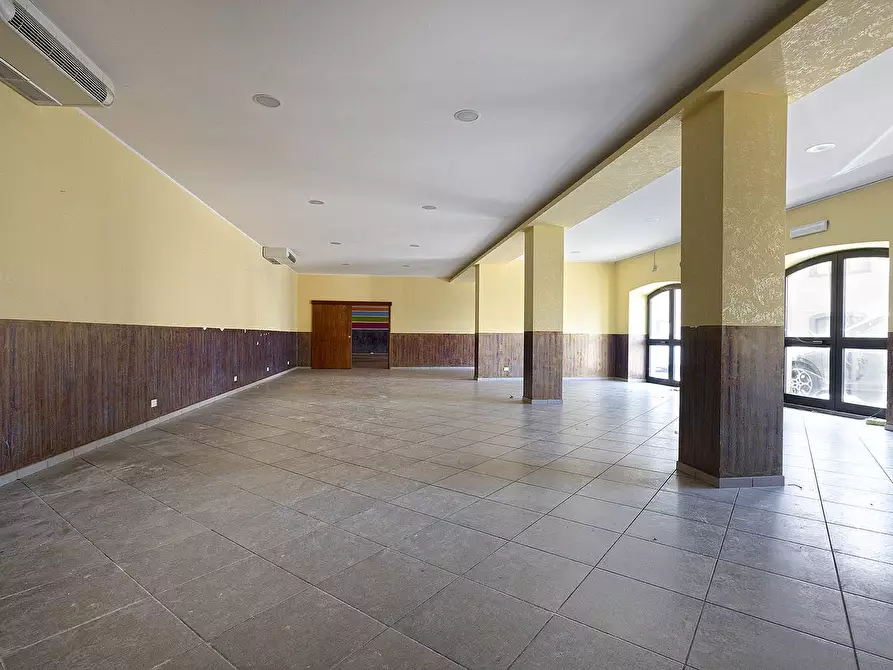 Immagine 3 di Palazzo in vendita  in Via del lavoro a Vetralla