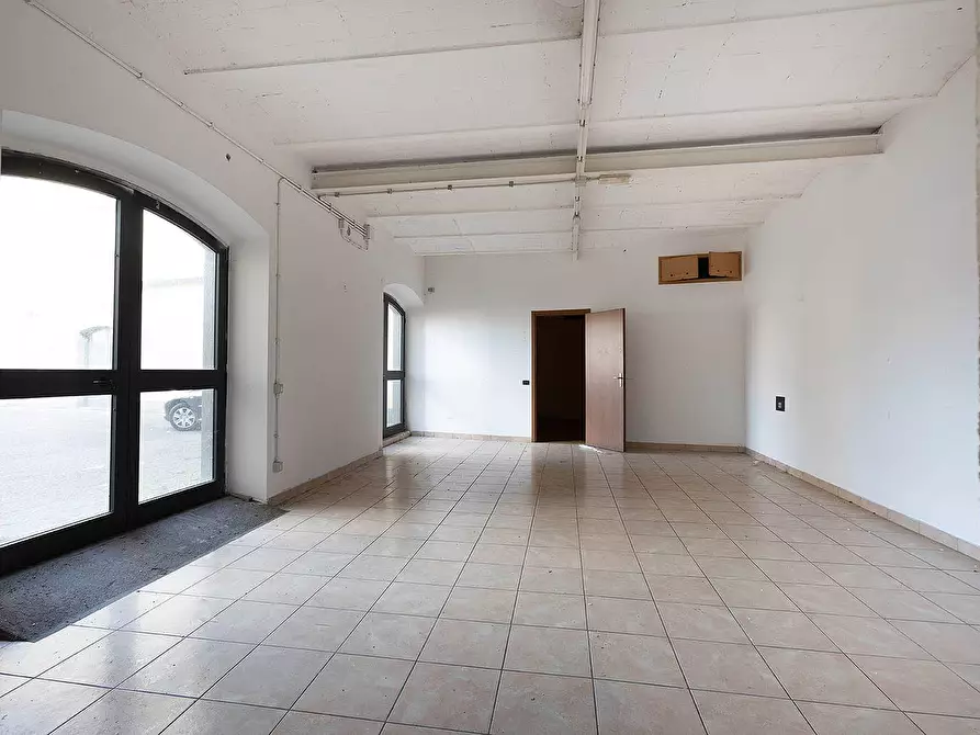 Immagine 12 di Palazzo in vendita  in Via del lavoro a Vetralla