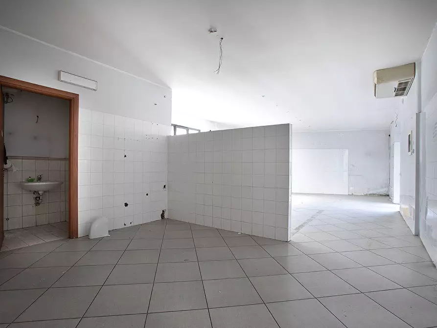 Immagine 13 di Palazzo in vendita  in Via del lavoro a Vetralla