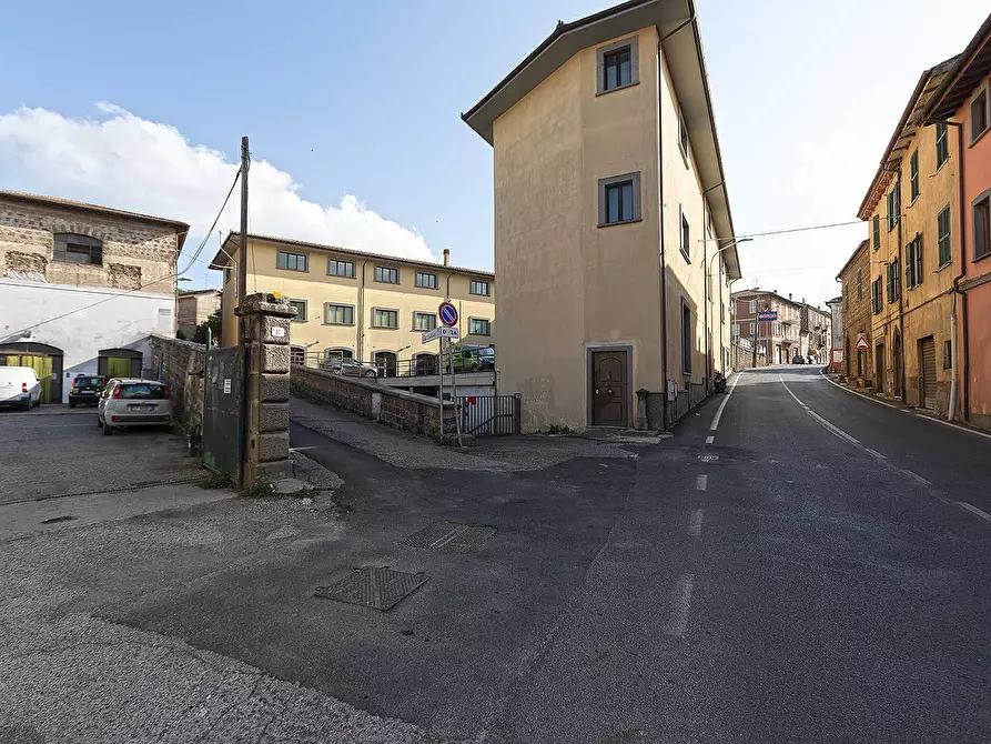 Immagine 19 di Palazzo in vendita  in Via del lavoro a Vetralla