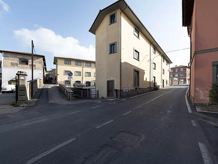 Immagine 20 di Palazzo in vendita  in Via del lavoro a Vetralla