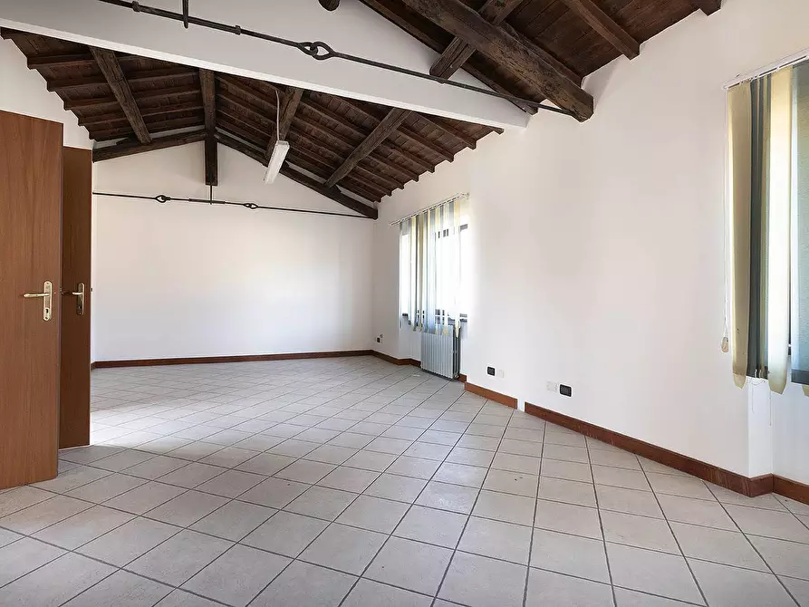 Immagine 28 di Palazzo in vendita  in Via del lavoro a Vetralla