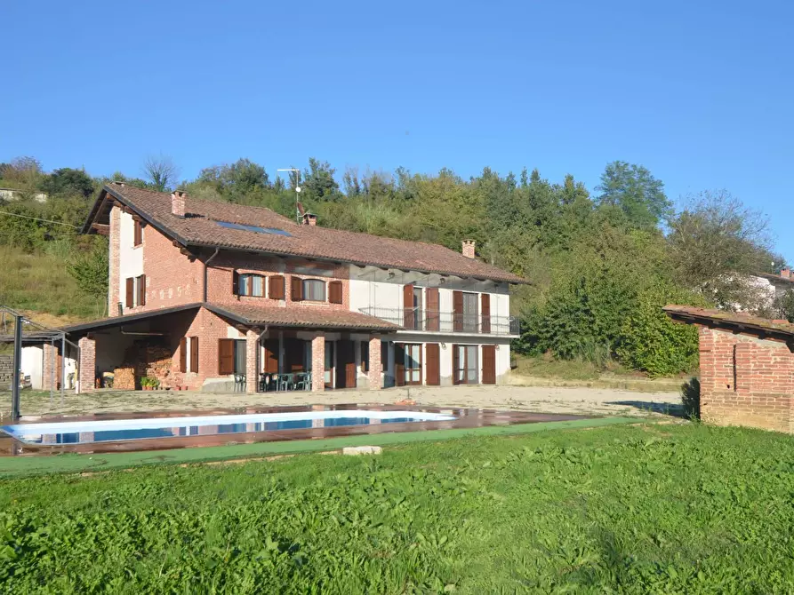 Immagine 1 di Villa in vendita  in Via Valle San Lorenzo a Santo Stefano Roero