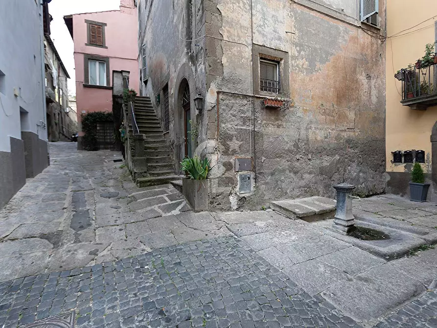 Immagine 3 di Appartamento in vendita  in Via dei Tignosi a Viterbo