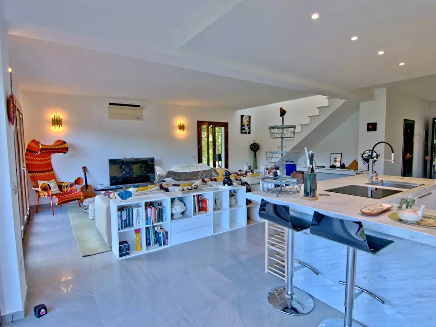 Immagine 7 di Villa in vendita  in Via della Pruniccia a Campo Nell'elba