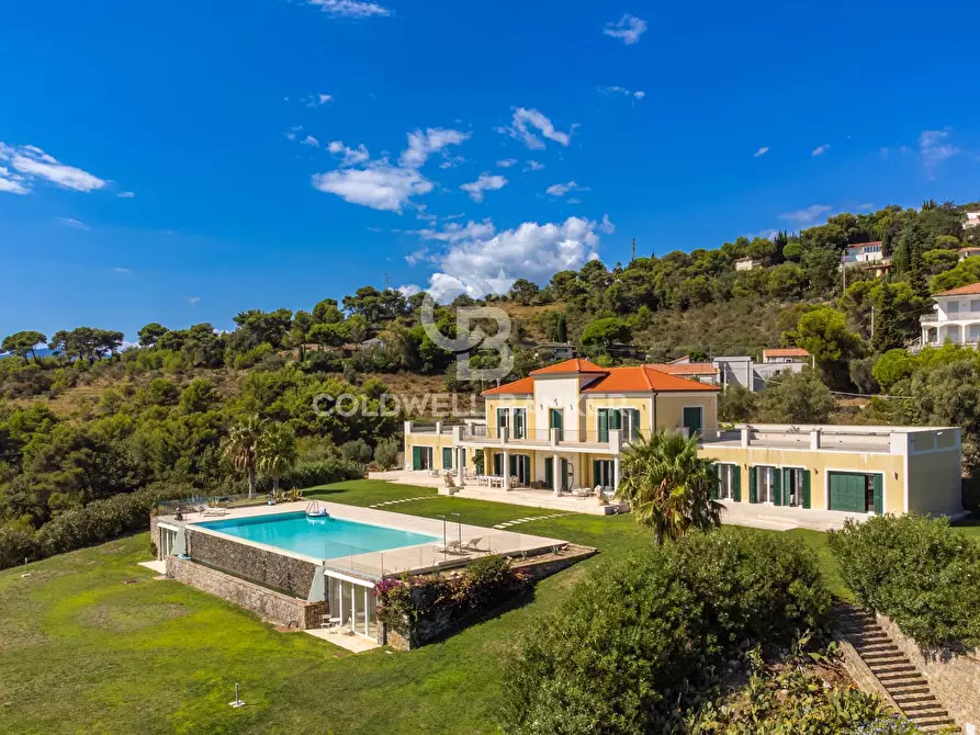 Immagine 2 di Villa in vendita  in Strada Antica Torre a Cipressa