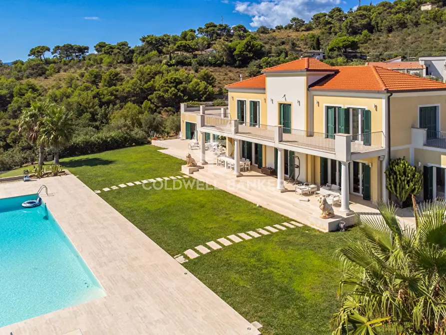 Immagine 5 di Villa in vendita  in Strada Antica Torre a Cipressa