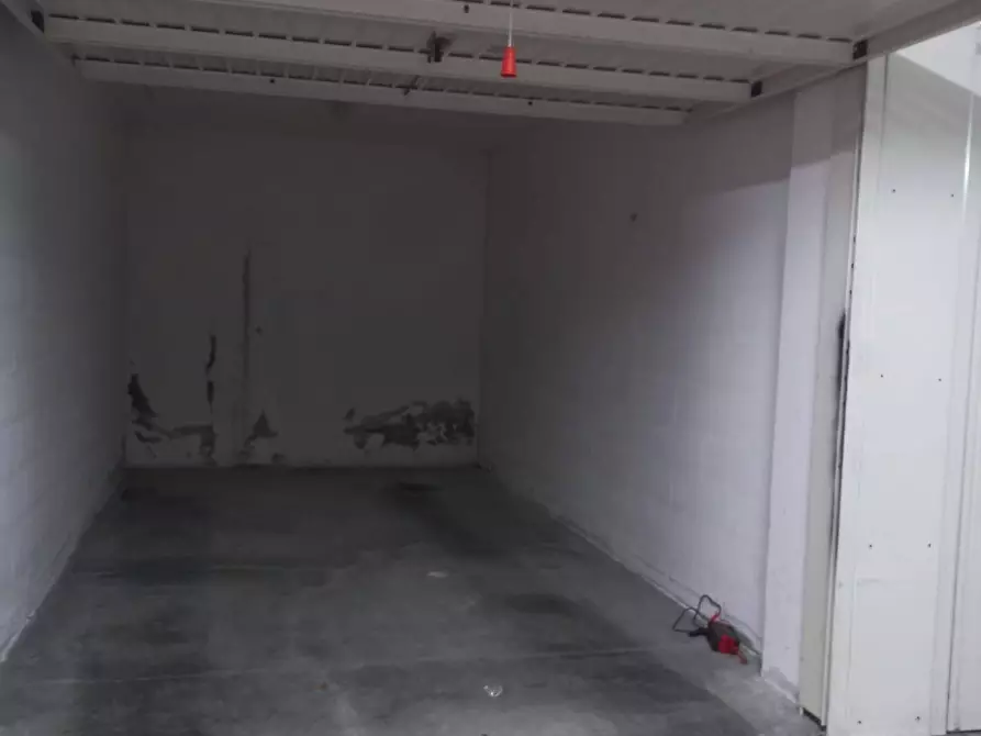 Immagine 4 di Box auto in vendita  in Via Riccardo Zandonai a Gabicce Mare
