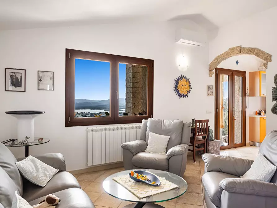 Immagine 6 di Villa in vendita  a Olbia