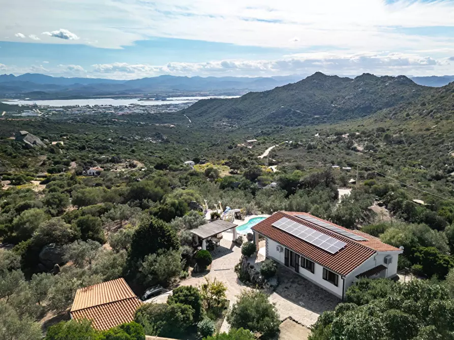 Immagine 30 di Villa in vendita  a Olbia