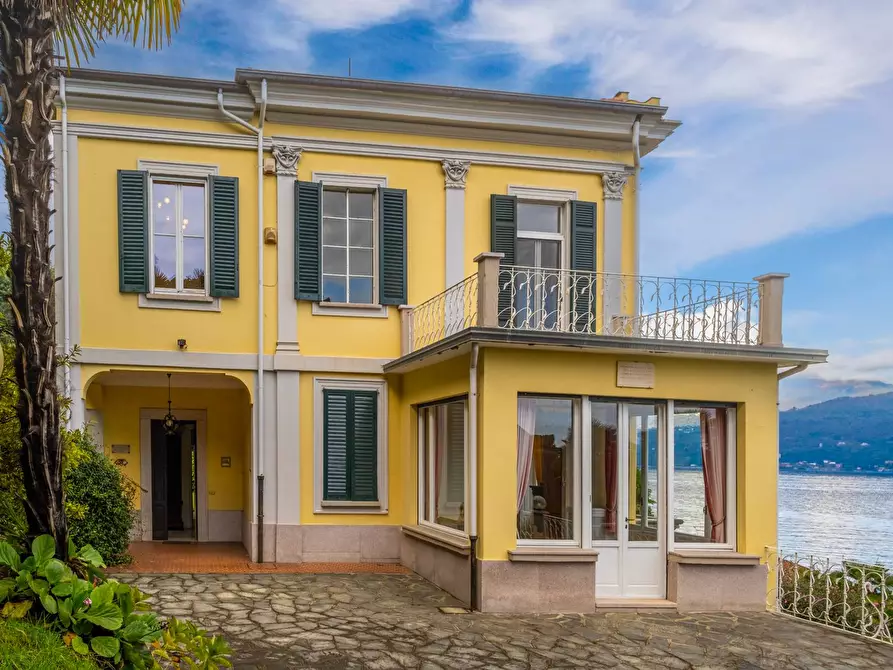 Immagine 2 di Villa in vendita  in via Sempione a Baveno