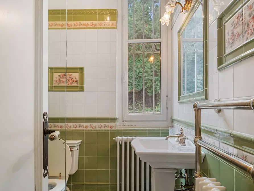 Immagine 22 di Villa in vendita  in via Sempione a Baveno