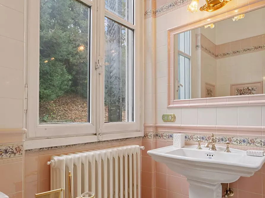 Immagine 25 di Villa in vendita  in via Sempione a Baveno