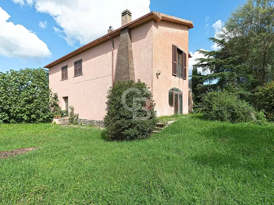 Immagine 1 di Villa in vendita  in Strada Toscanese a Viterbo