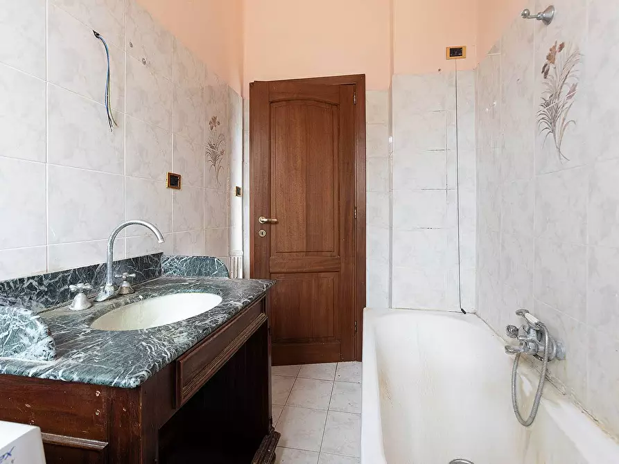 Immagine 11 di Appartamento in vendita  in Via Scotolatori a Viterbo