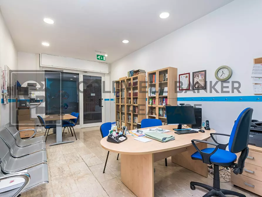 Immagine 14 di Locale commerciale in vendita  in Via San Francesco D'Assisi a Ciampino