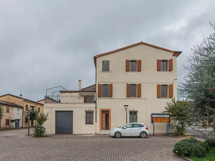 Immagine 30 di Palazzo in vendita  in Piazza Rossini a Mercatino Conca