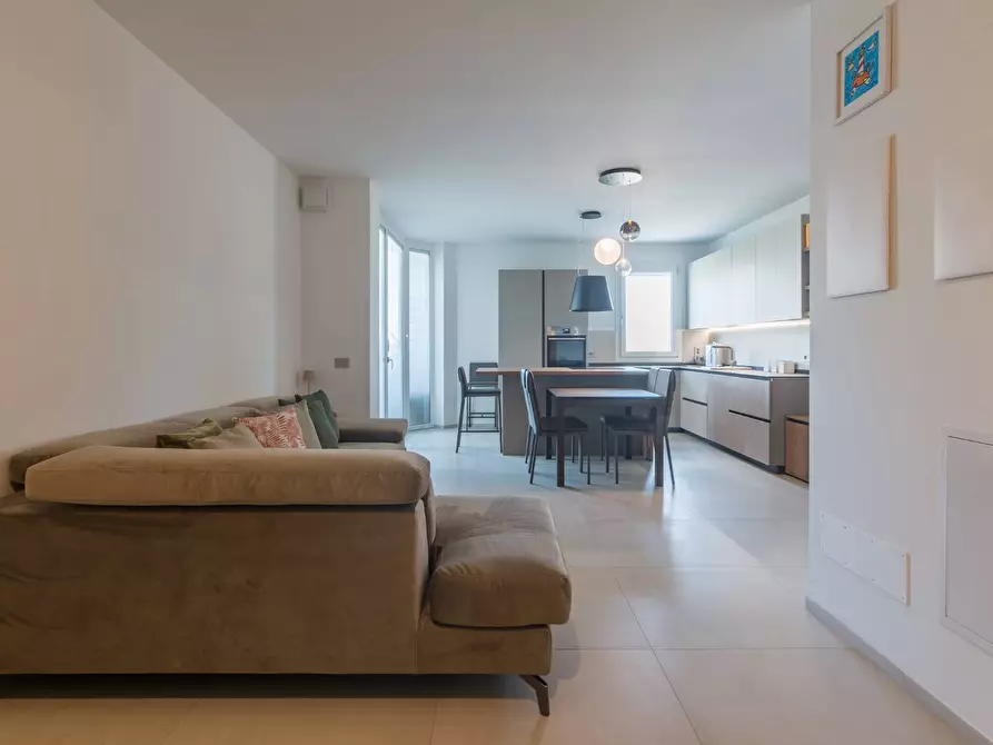 Immagine 3 di Appartamento in vendita  in via marconi a Rimini