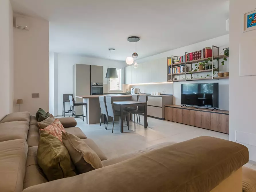 Immagine 4 di Appartamento in vendita  in via marconi a Rimini