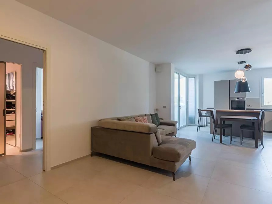 Immagine 5 di Appartamento in vendita  in via marconi a Rimini