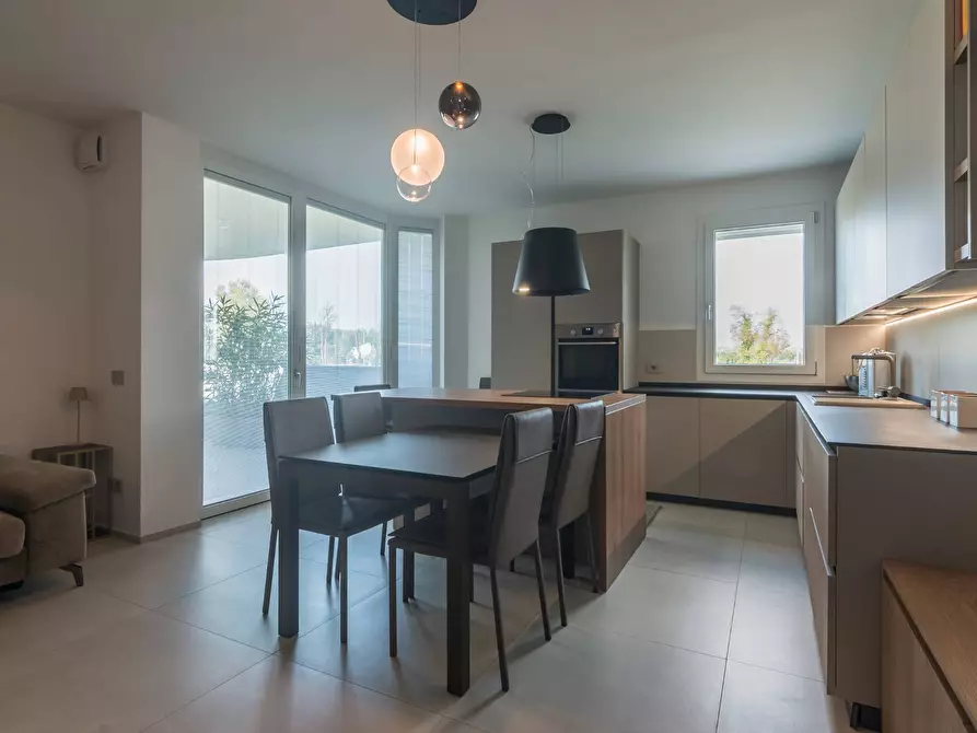 Immagine 6 di Appartamento in vendita  in via marconi a Rimini