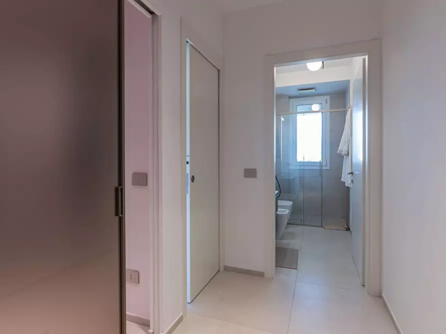 Immagine 12 di Appartamento in vendita  in via marconi a Rimini