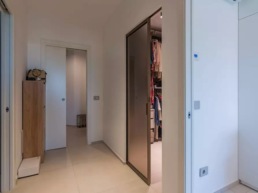 Immagine 14 di Appartamento in vendita  in via marconi a Rimini