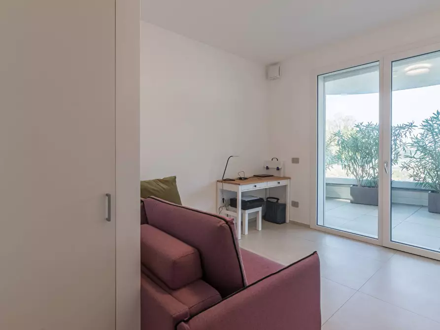 Immagine 15 di Appartamento in vendita  in via marconi a Rimini