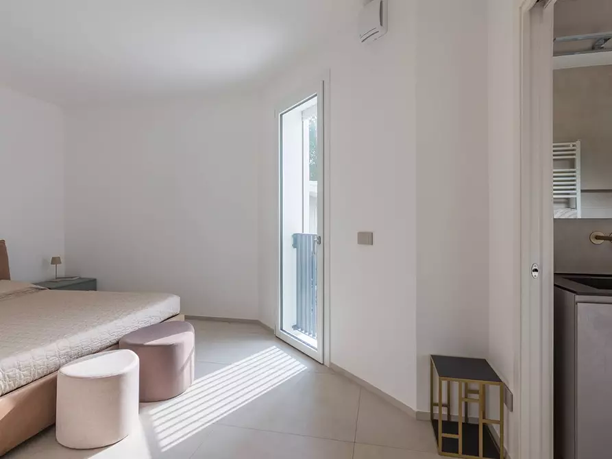 Immagine 17 di Appartamento in vendita  in via marconi a Rimini