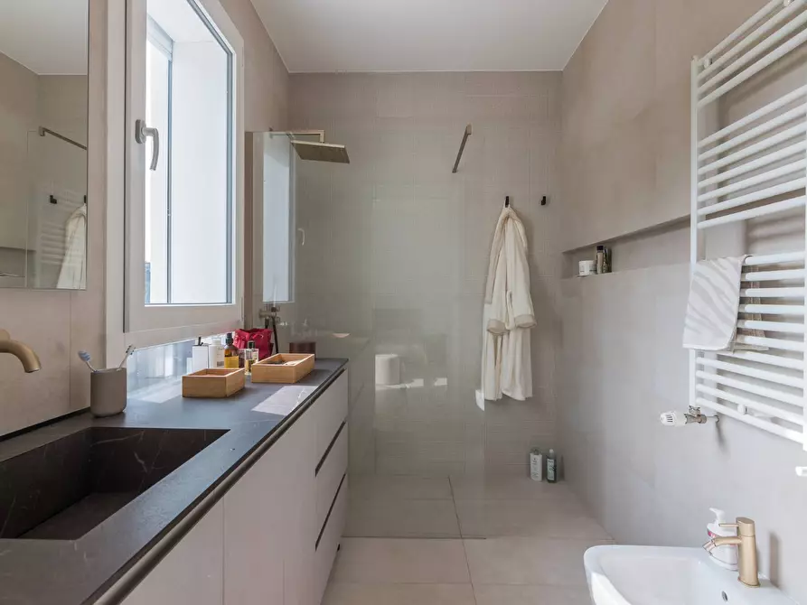 Immagine 18 di Appartamento in vendita  in via marconi a Rimini