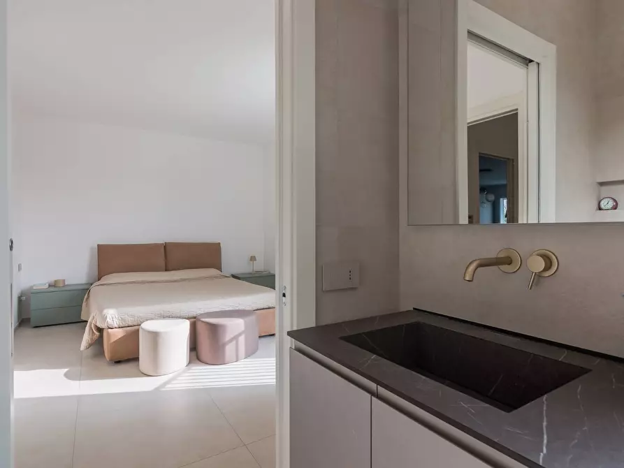 Immagine 19 di Appartamento in vendita  in via marconi a Rimini