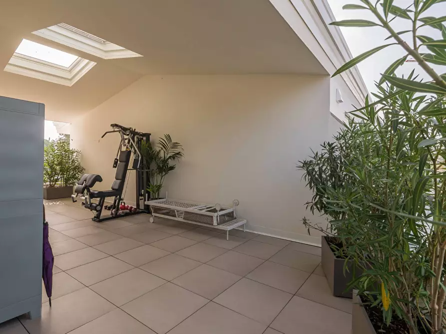 Immagine 25 di Appartamento in vendita  in via marconi a Rimini