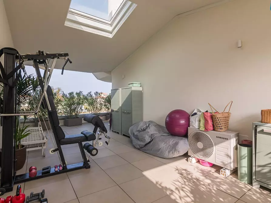 Immagine 29 di Appartamento in vendita  in via marconi a Rimini