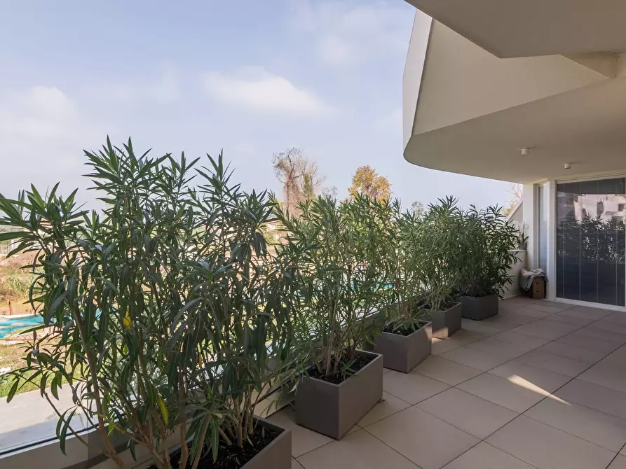 Immagine 30 di Appartamento in vendita  in via marconi a Rimini