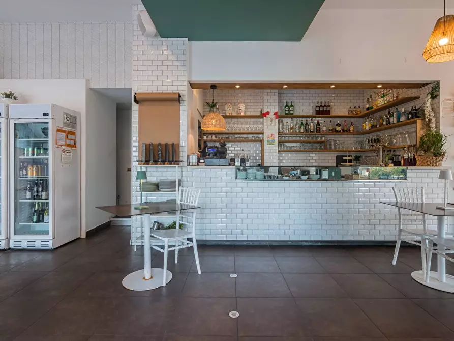 Immagine 2 di Attività commerciale in vendita  in VialeD'Annunzio a Riccione