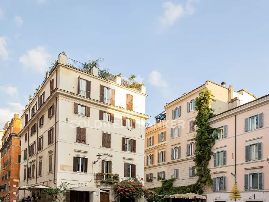 Immagine 1 di Negozio in vendita  in Piazza Della Madonna Dei Monti a Roma