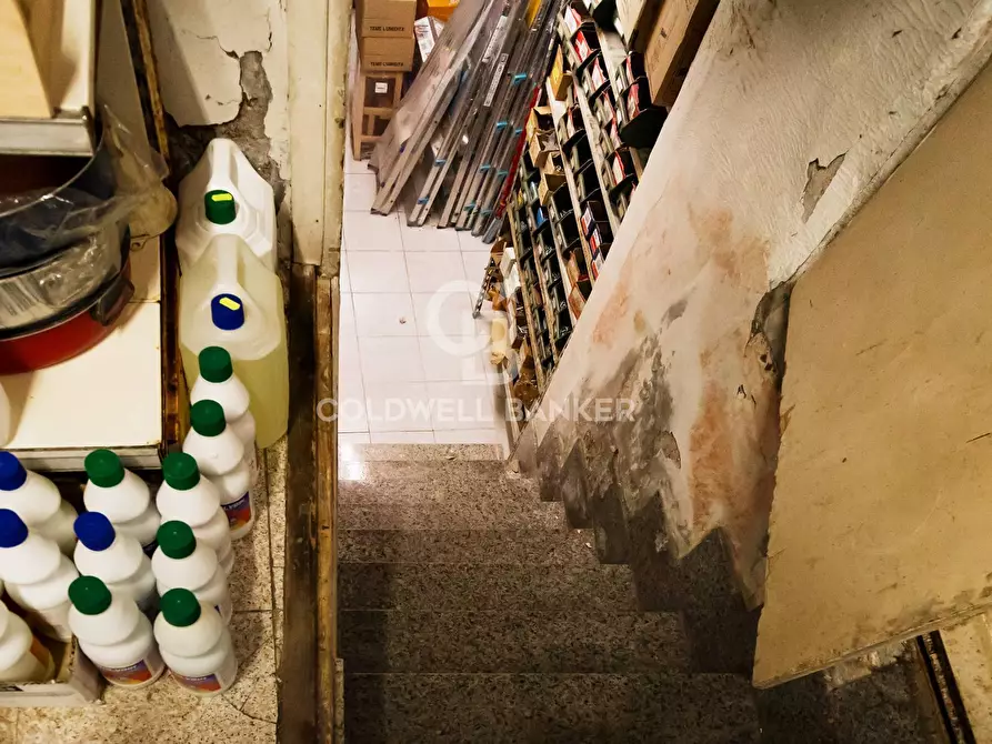 Immagine 13 di Negozio in vendita  in Piazza Della Madonna Dei Monti a Roma