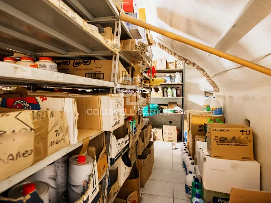 Immagine 15 di Negozio in vendita  in Piazza Della Madonna Dei Monti a Roma