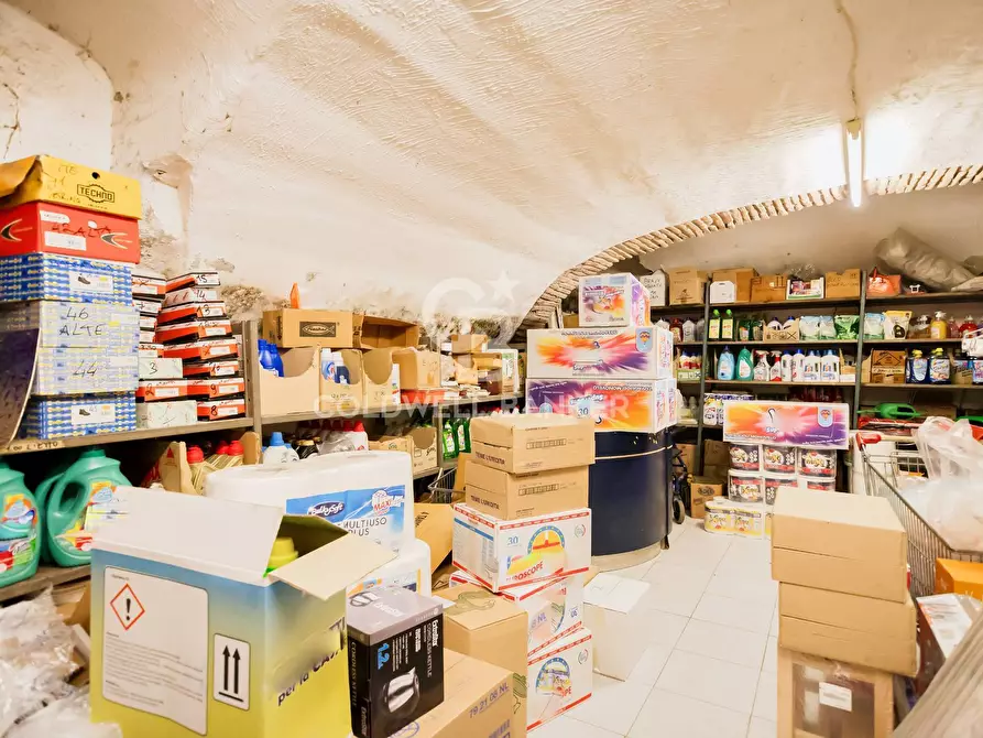 Immagine 16 di Negozio in vendita  in Piazza Della Madonna Dei Monti a Roma