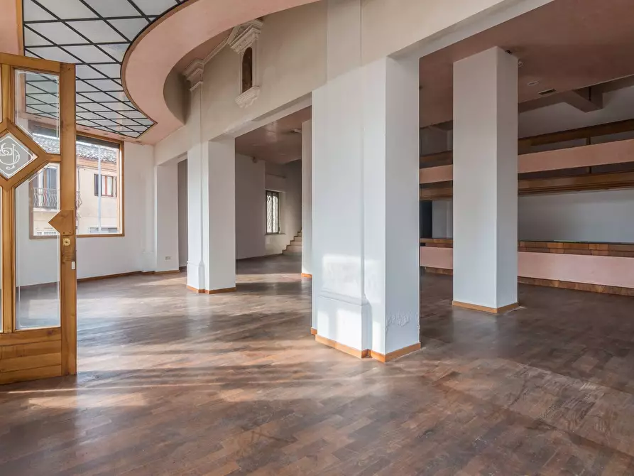 Immagine 2 di Locale commerciale in vendita  in Via Cattaneo a Cattolica